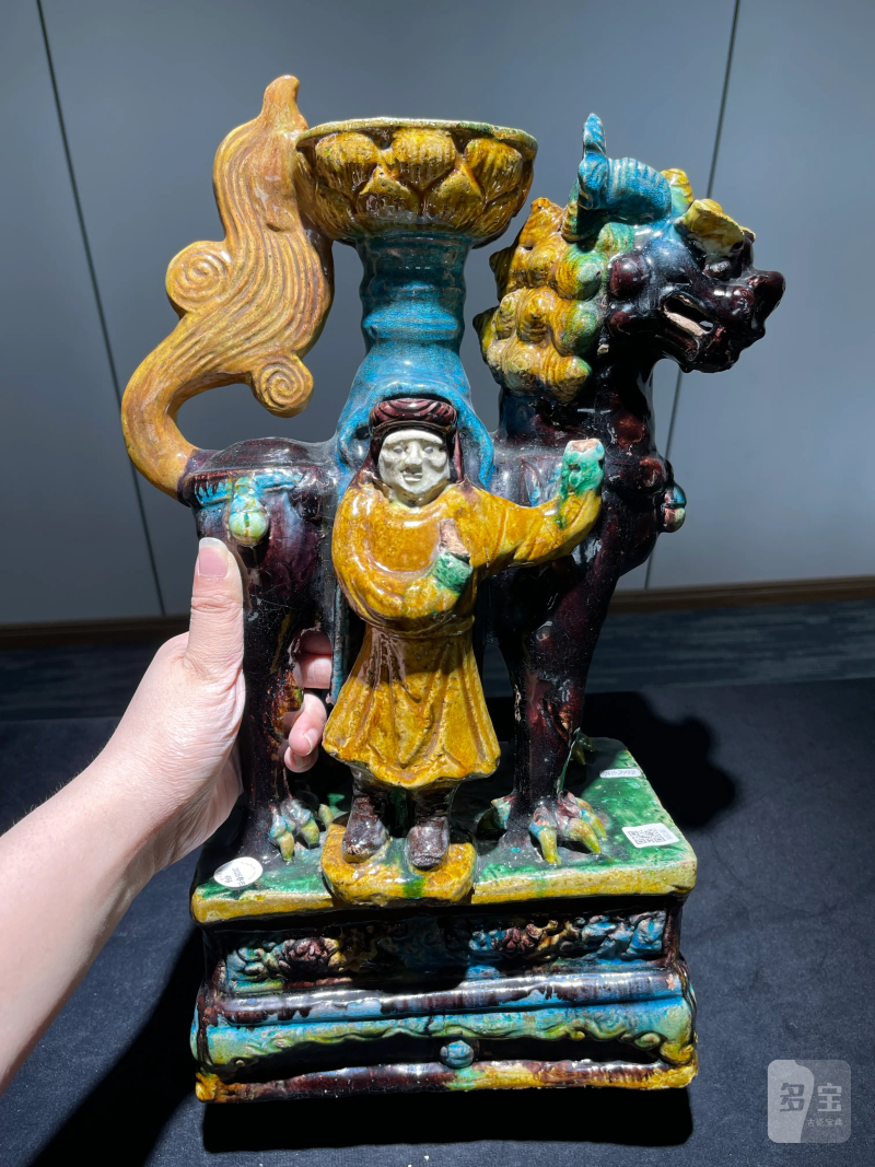 明代 珐华彩瑞兽形烛台一对 - 图23